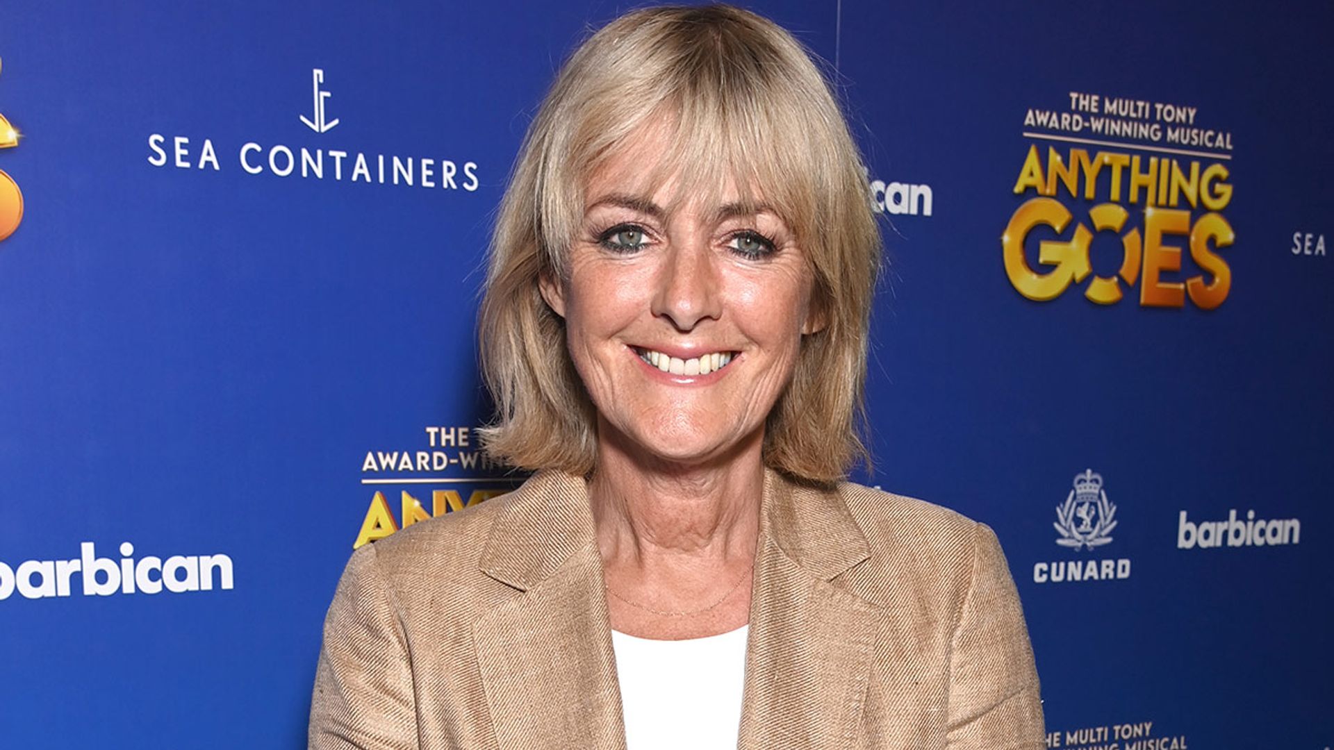 Jane Moore posts beautiful beachside photo – and we are so jealous