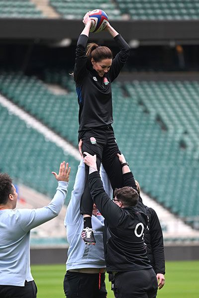kate-middleton-line-out